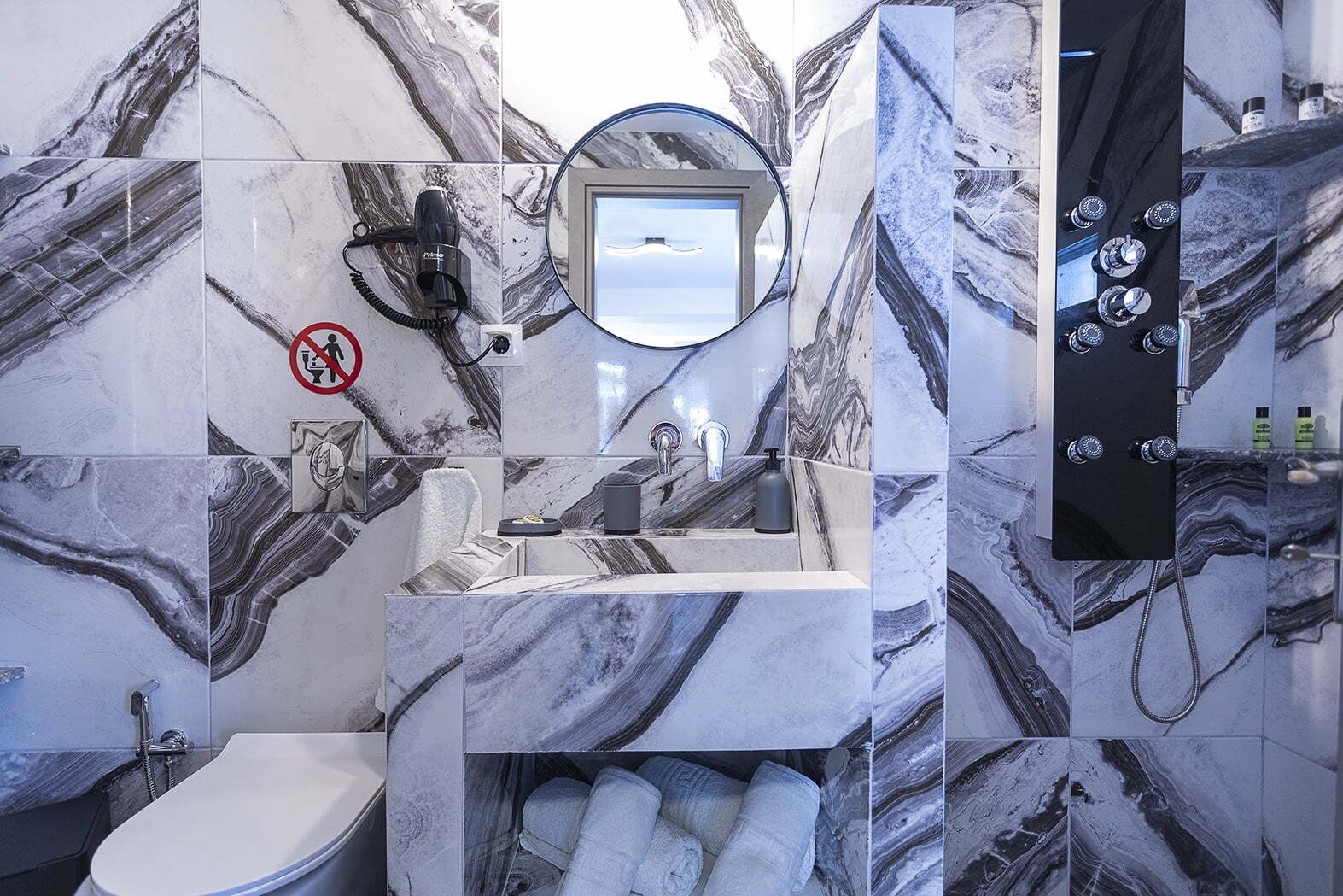 JGPH9715 copy Vassilia on the beach_Livadakia_Serifos